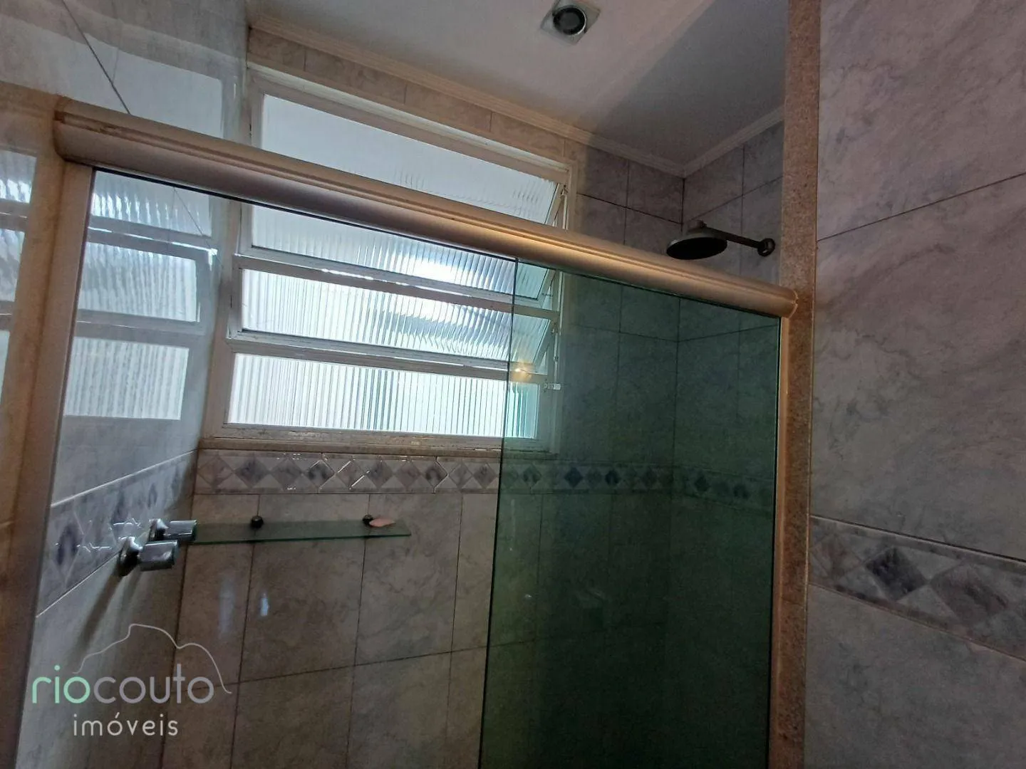 Apartment with 3 bedrooms and 2 bathrooms with a balcony — photo 26