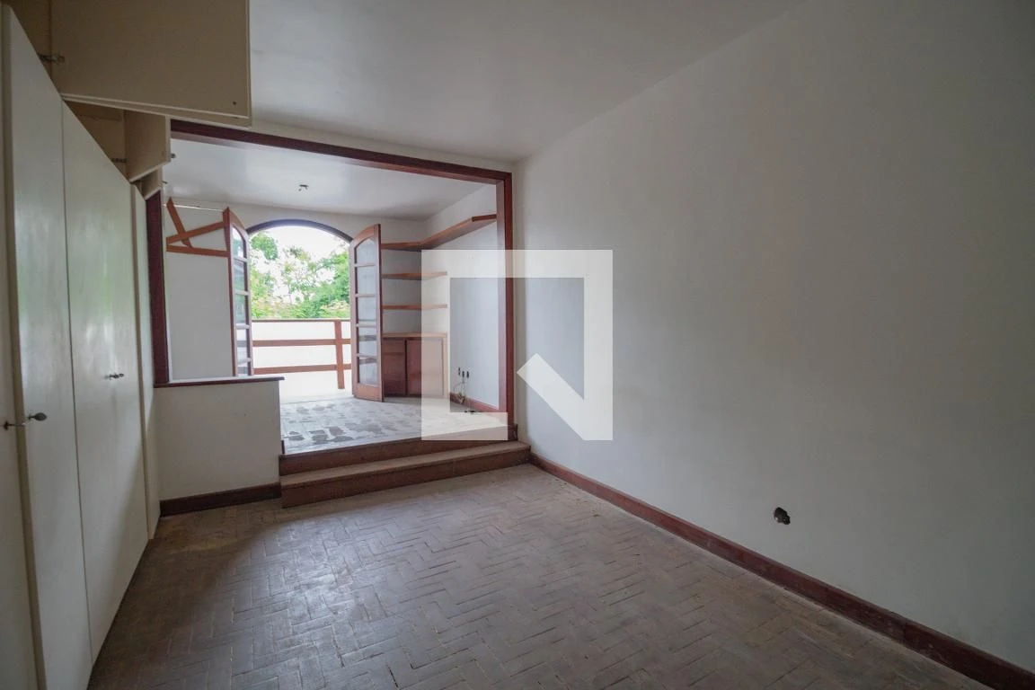 Casa com 4 quartos e 6 banheiros, com cozinha independente — photo 67