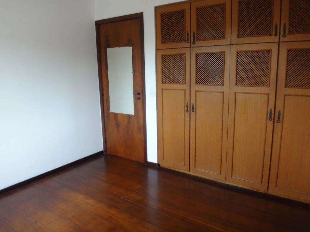 2-bedroom apartment with wood or laminate floors in Curitiba — photo 5