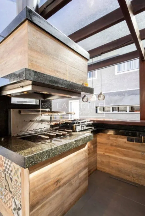 House with 3 bedrooms and floor-to-ceiling windows — photo 32