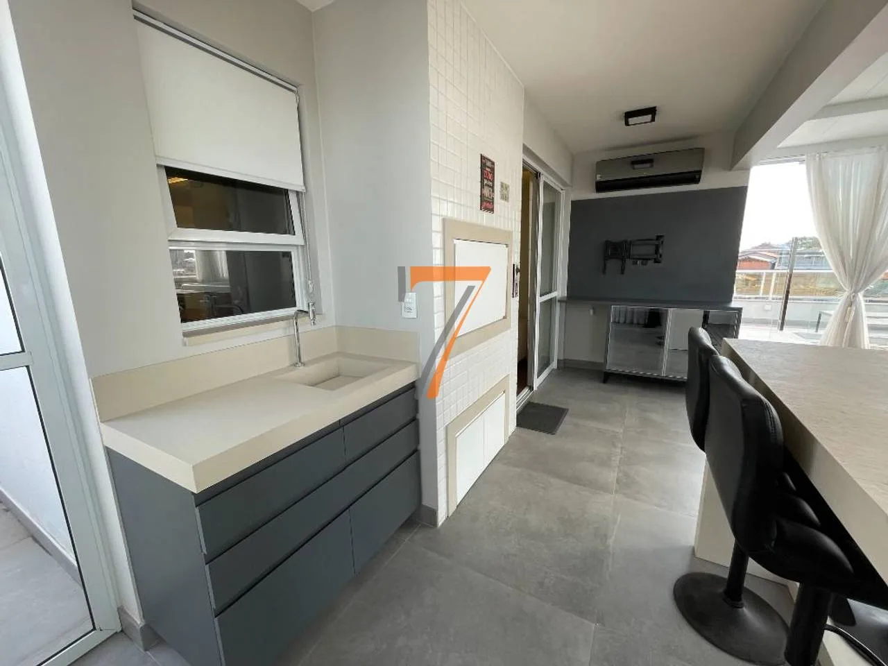 Furnished penthouse with 2 en-suite bedrooms and 210 m² — photo 35