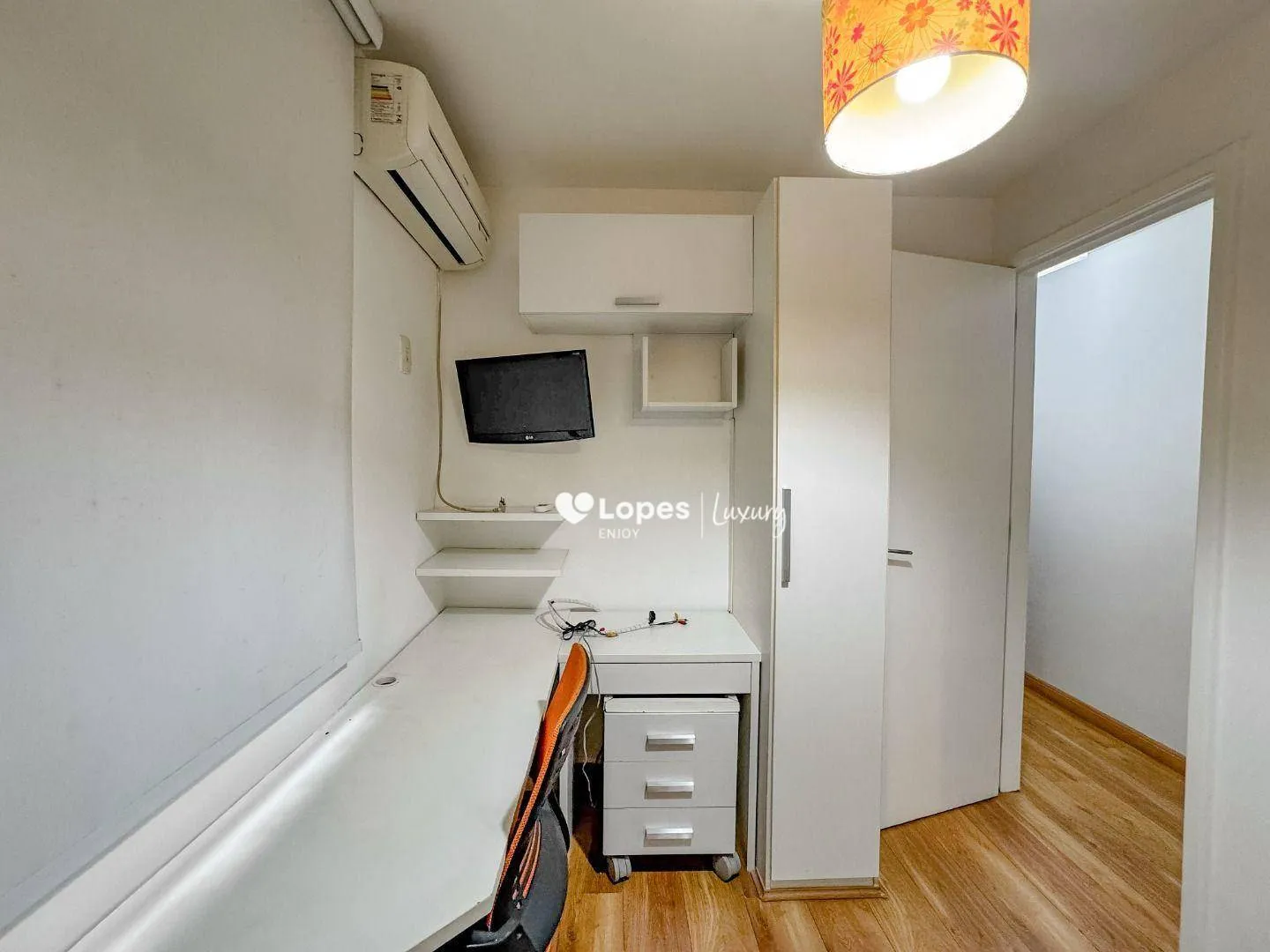 100 m² apartment with 3 bedrooms and a balcony — photo 39