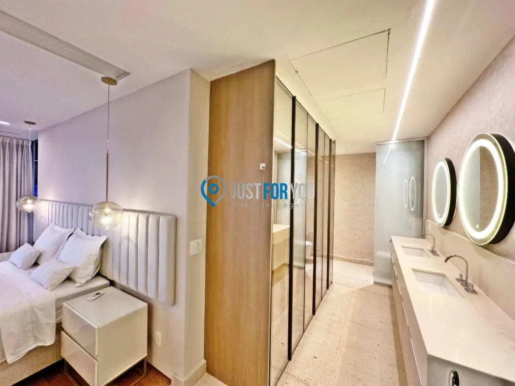 Furnished 1-bedroom apartment with an open-plan kitchen — photo 27