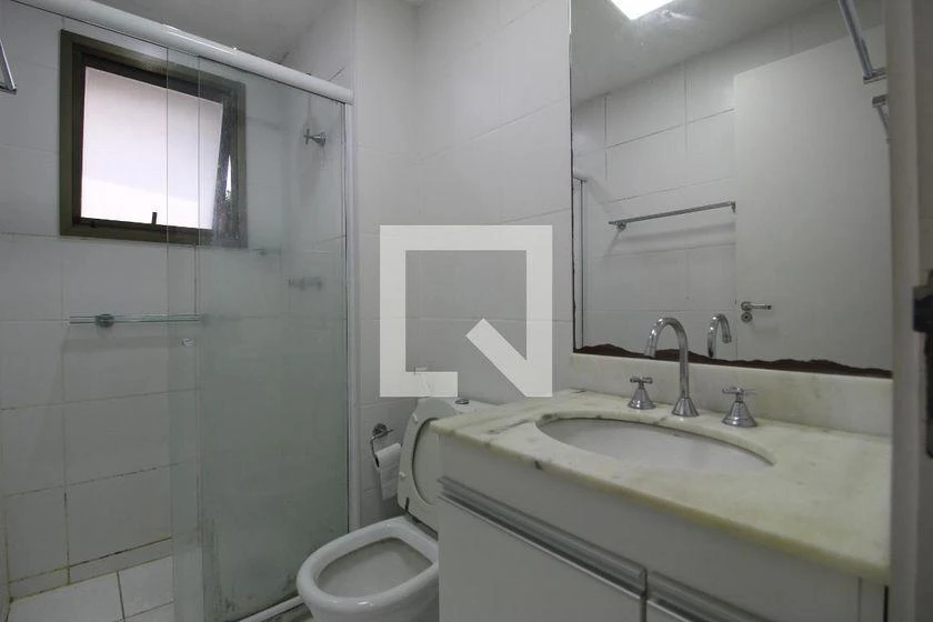 3-bedroom apartment in a building with a gym — photo 9