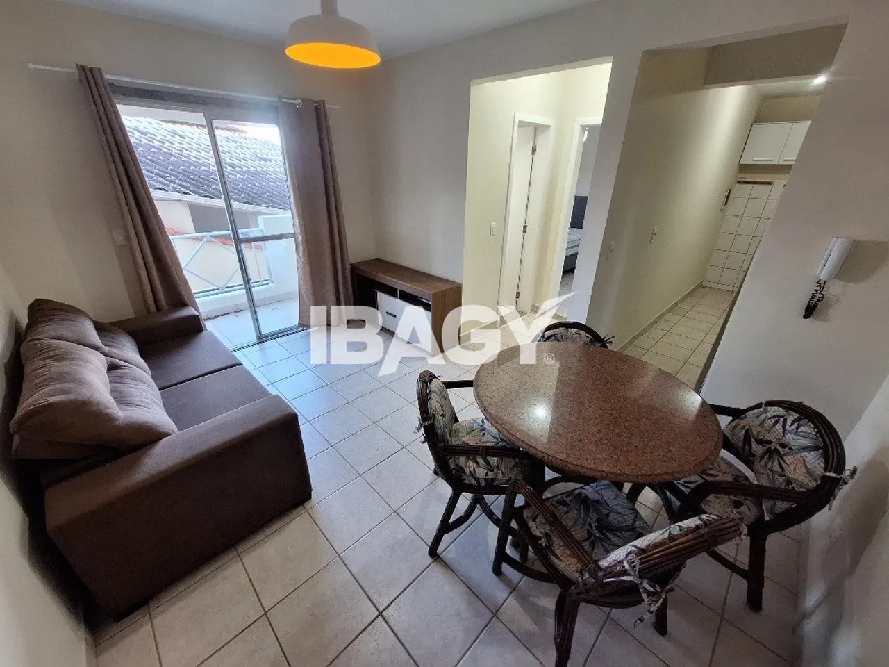 Apartamento de 1 dormitório com cozinha americana e 36 m²