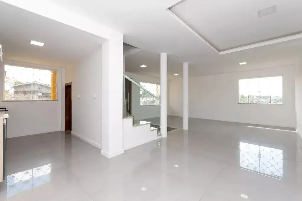 Будинок з 4 спальнями та 261 м² і балконом — photo 5