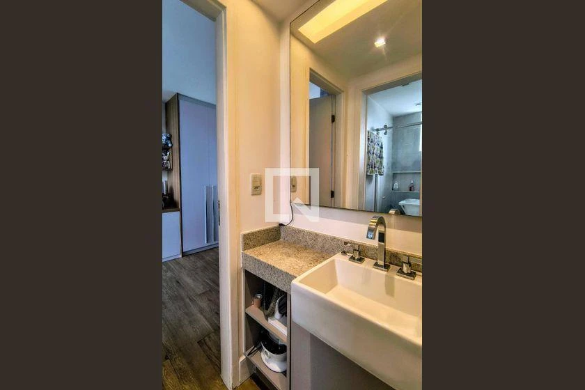 160 m² rental apartment with 4 en-suite rooms and balcony — photo 37