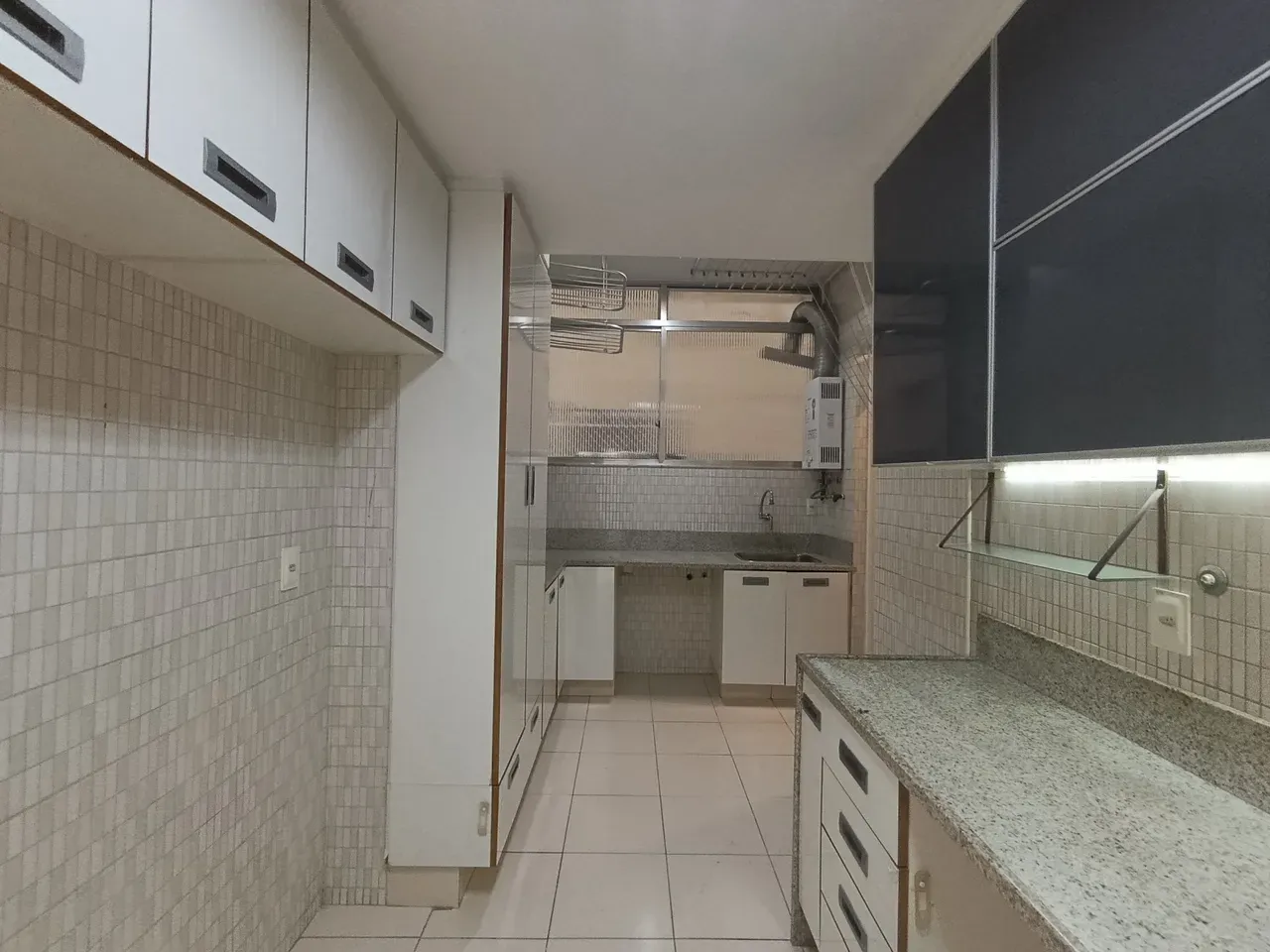 Unfurnished apartment with 3 bedrooms and 1 bathroom — photo 31