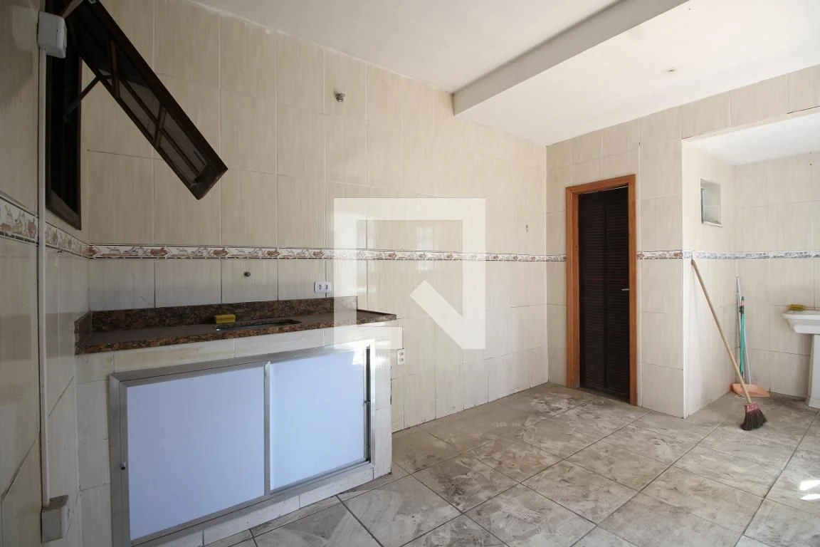 Apartment with 2 bedrooms and a balcony and closed kitchen — photo 2