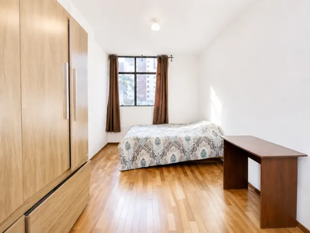 3-bedroom apartment with a closed kitchen and gas stove — photo 3
