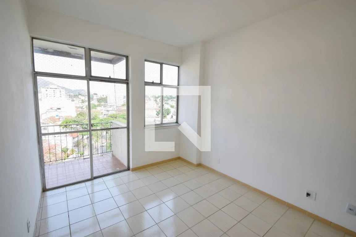 3-bedroom apartment with a mountain view in Rio de Janeiro — photo 39