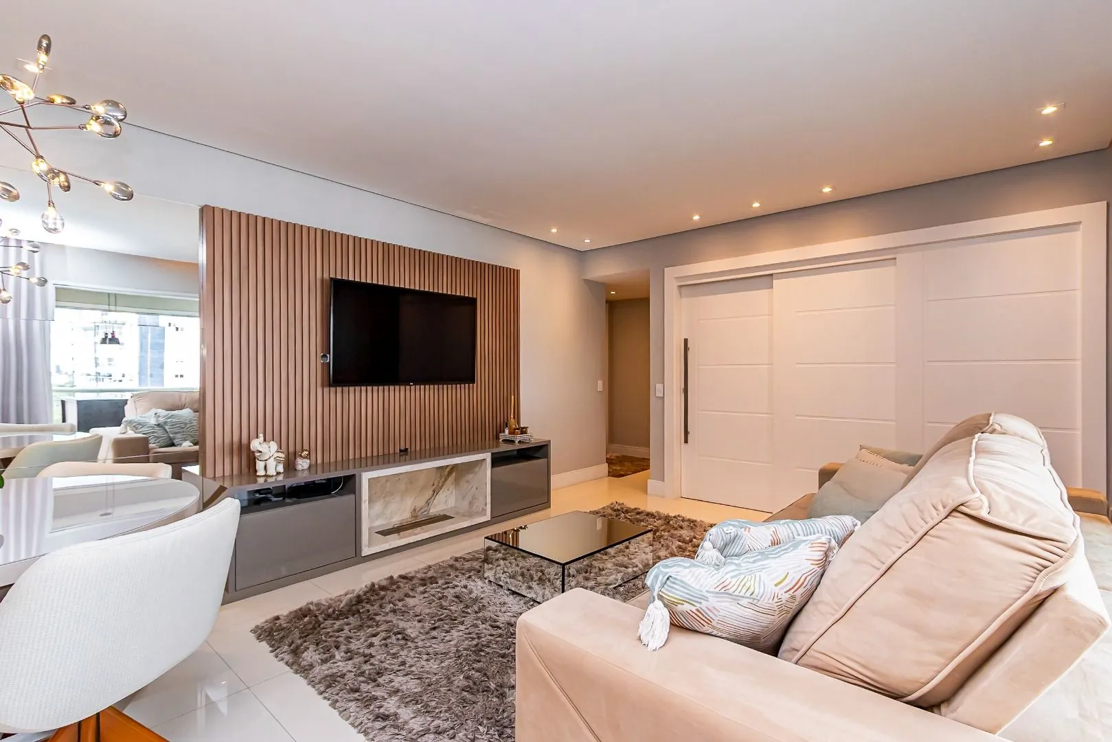 Glass-enclosed balcony in a 3-bedroom apartment, 110 m² — photo 6