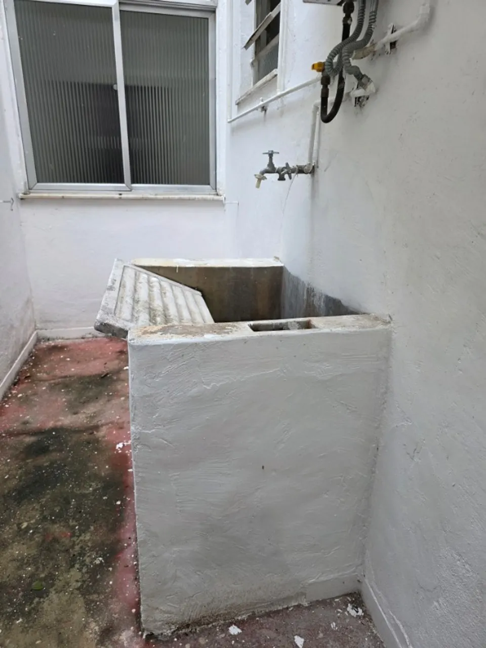 1-bedroom apartment with a closed-off kitchen — photo 3
