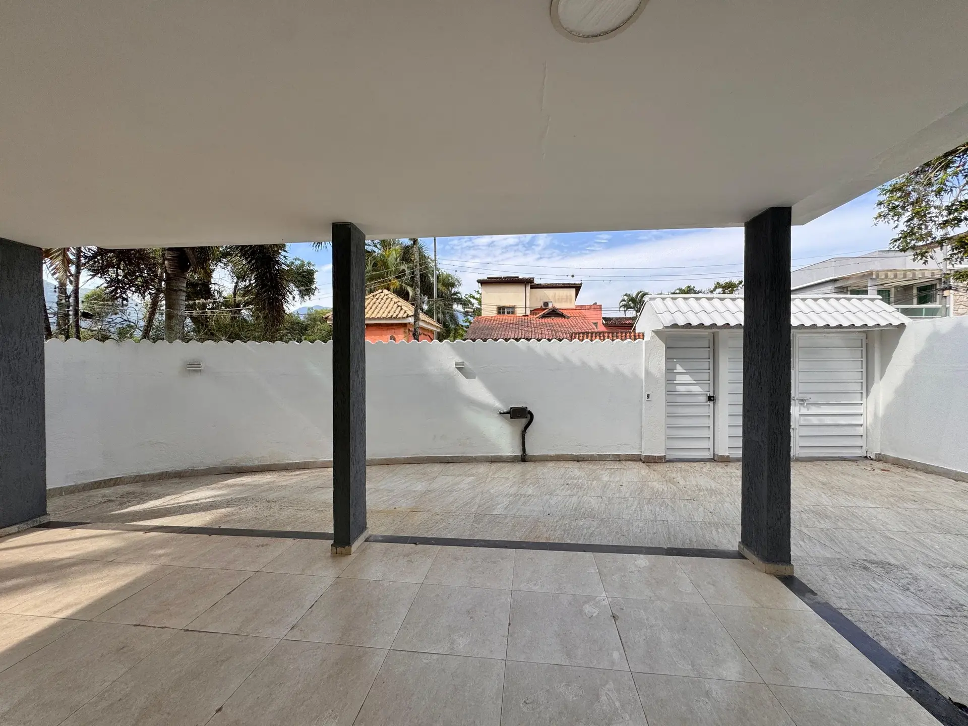 3-bedroom house with a walk-in closet in Rio de Janeiro — photo 54