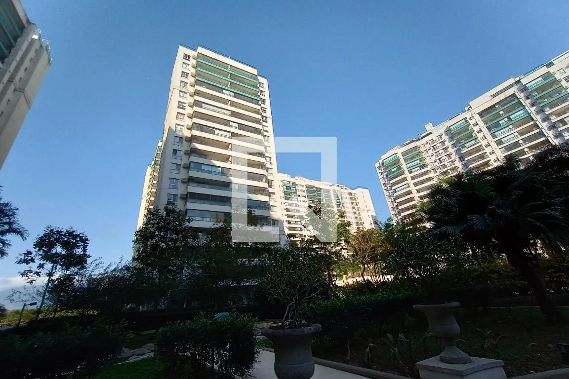 Furnished 3-bedroom apartment with 3 bathrooms and balcony — photo 87