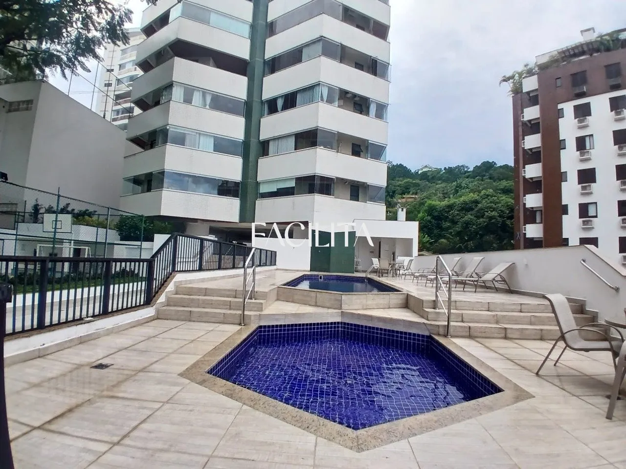 Apartamento de 3 dormitorios con baño en suite y balcón — photo 33