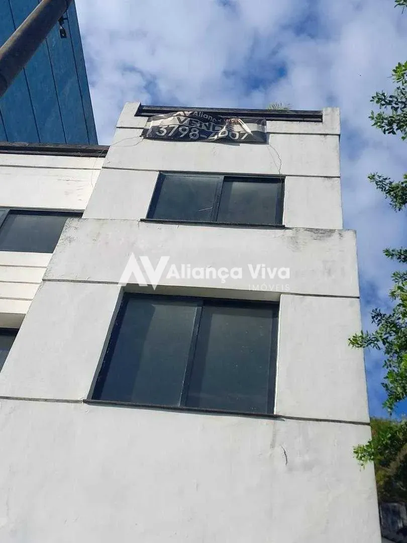 Casa, 824 m², com janelas do piso ao teto — photo 40