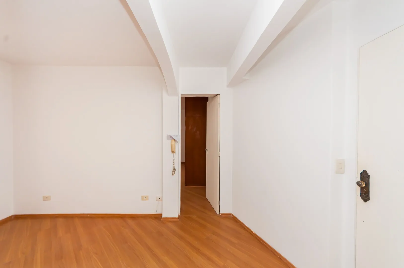 1-bedroom apartment with a separate, closed kitchen — photo 20