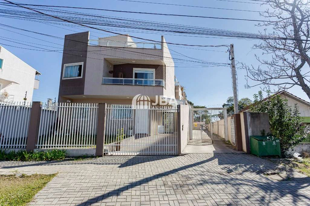 House with 3 bedrooms and an open-plan kitchen — photo 3