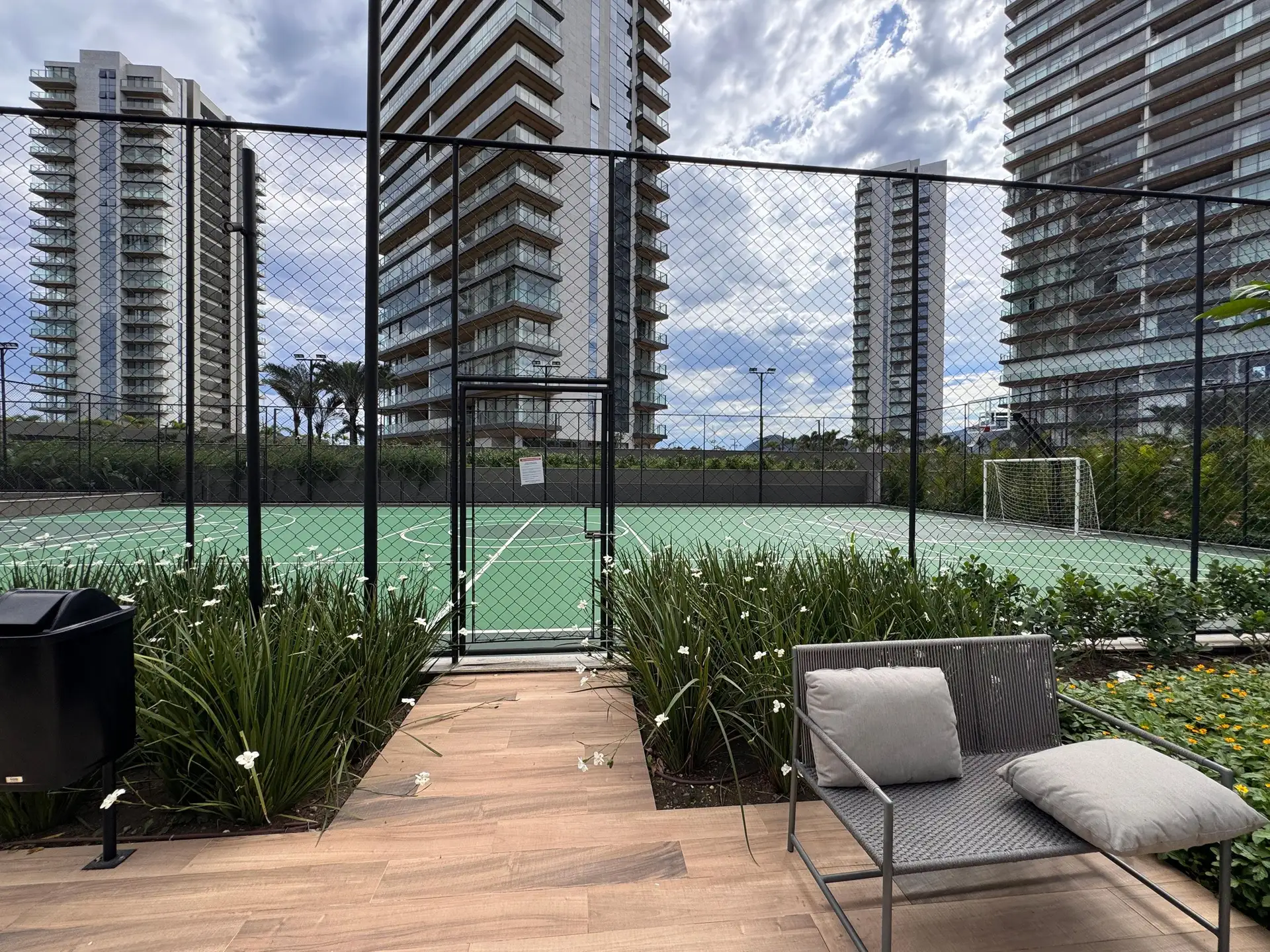 Furnished apartment with 3 en-suite bedrooms and balcony — photo 49