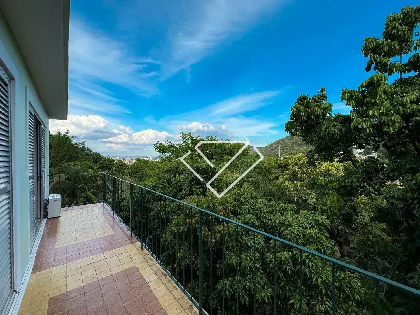 House with 3 bedrooms and 4 bathrooms on 600 m² — photo 23