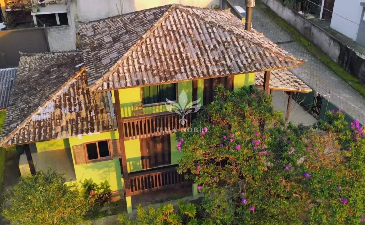 Casa con 3 dormitorios y suite, 2 plazas y 400 m² — photo 4