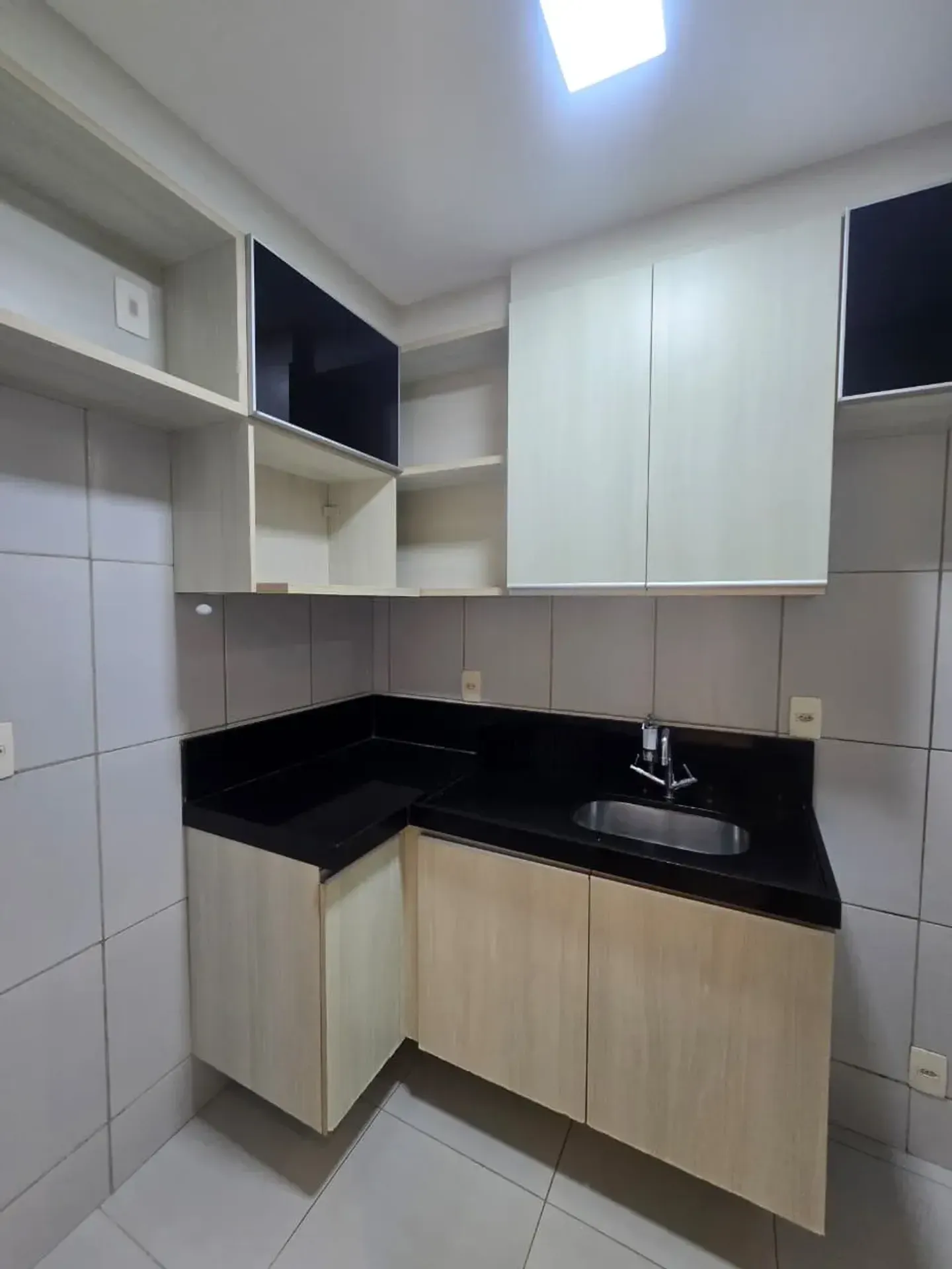 Apartamento com 2 quartos e armários planejados