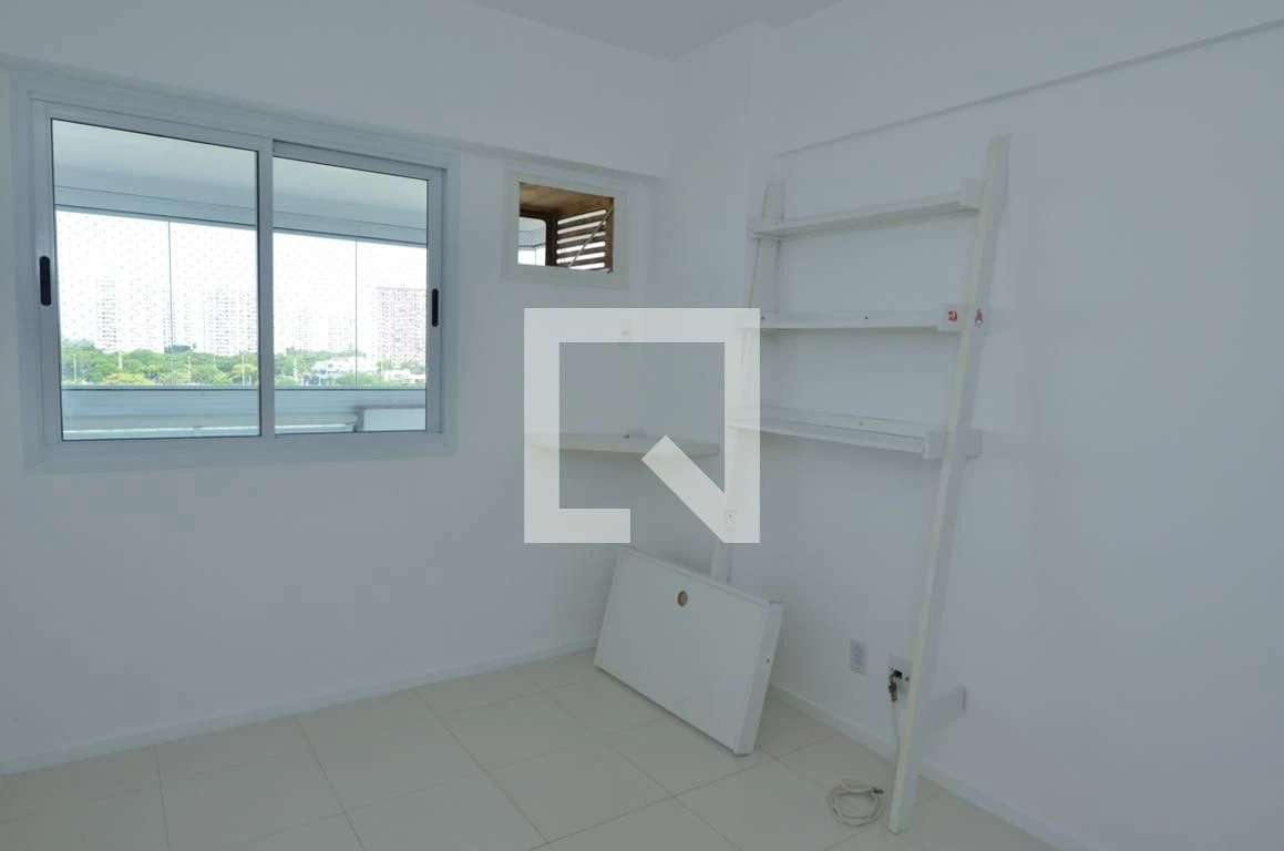 Квартира 80 м² із заскленим балконом та робочим місцем — photo 28