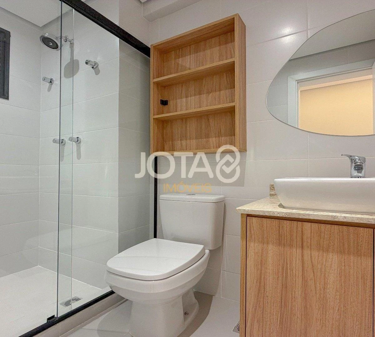 Furnished apartment with 1 parking spot and open-plan kitchen — photo 2
