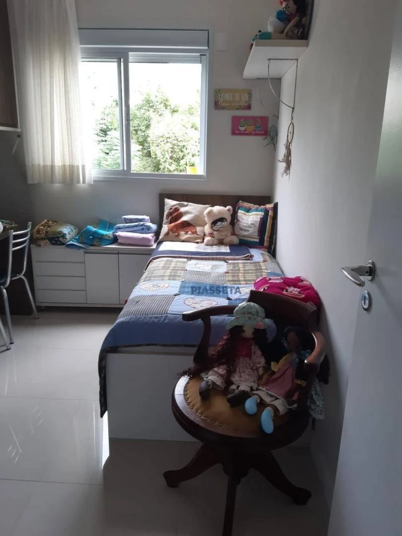 3-bedroom apartment in a building with a pool