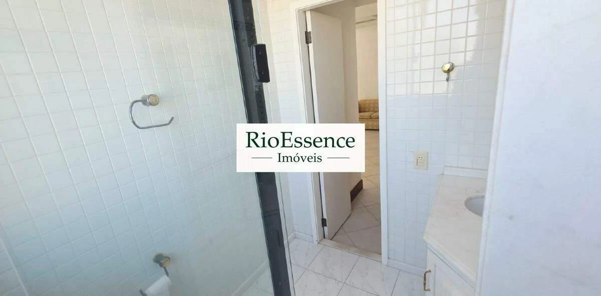Unfurnished apartment with 3 bedrooms and an enclosed balcony — photo 22