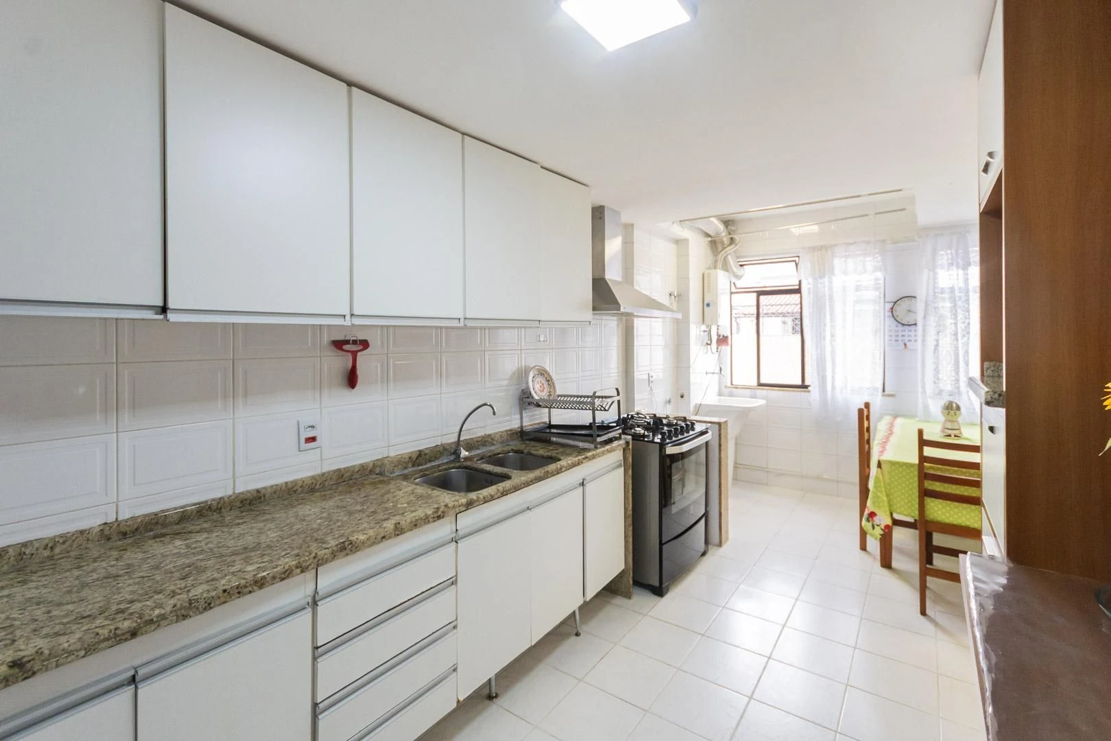 4-bedroom apartment with a mountain view in Rio de Janeiro — photo 80