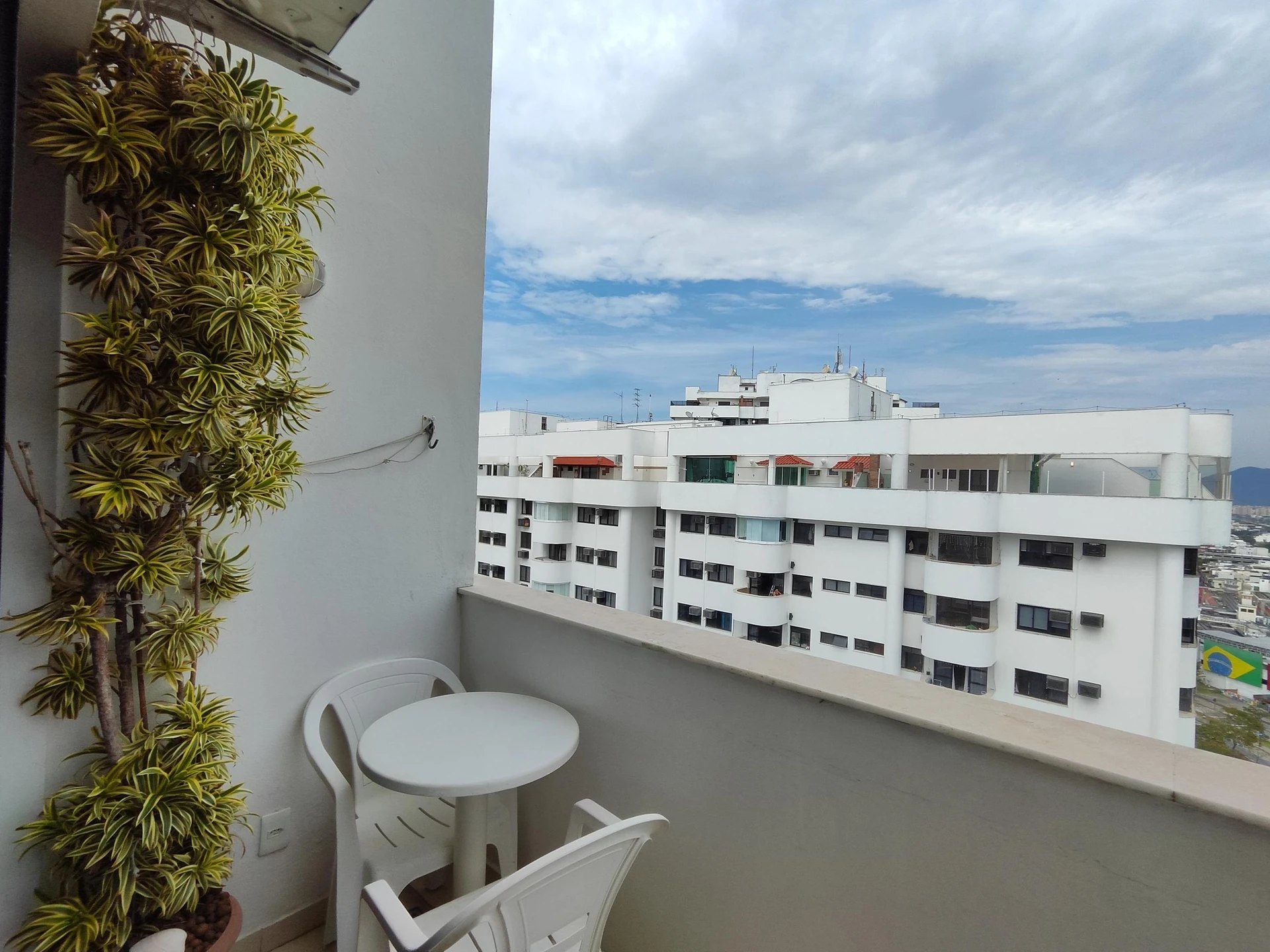 Apartamento mobiliado com 2 quartos em suíte e varanda — photo 28