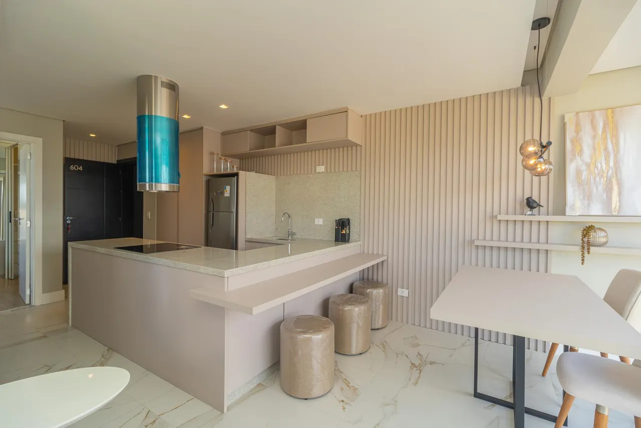 Furnished 1-bedroom apartment with open-plan kitchen — photo 14
