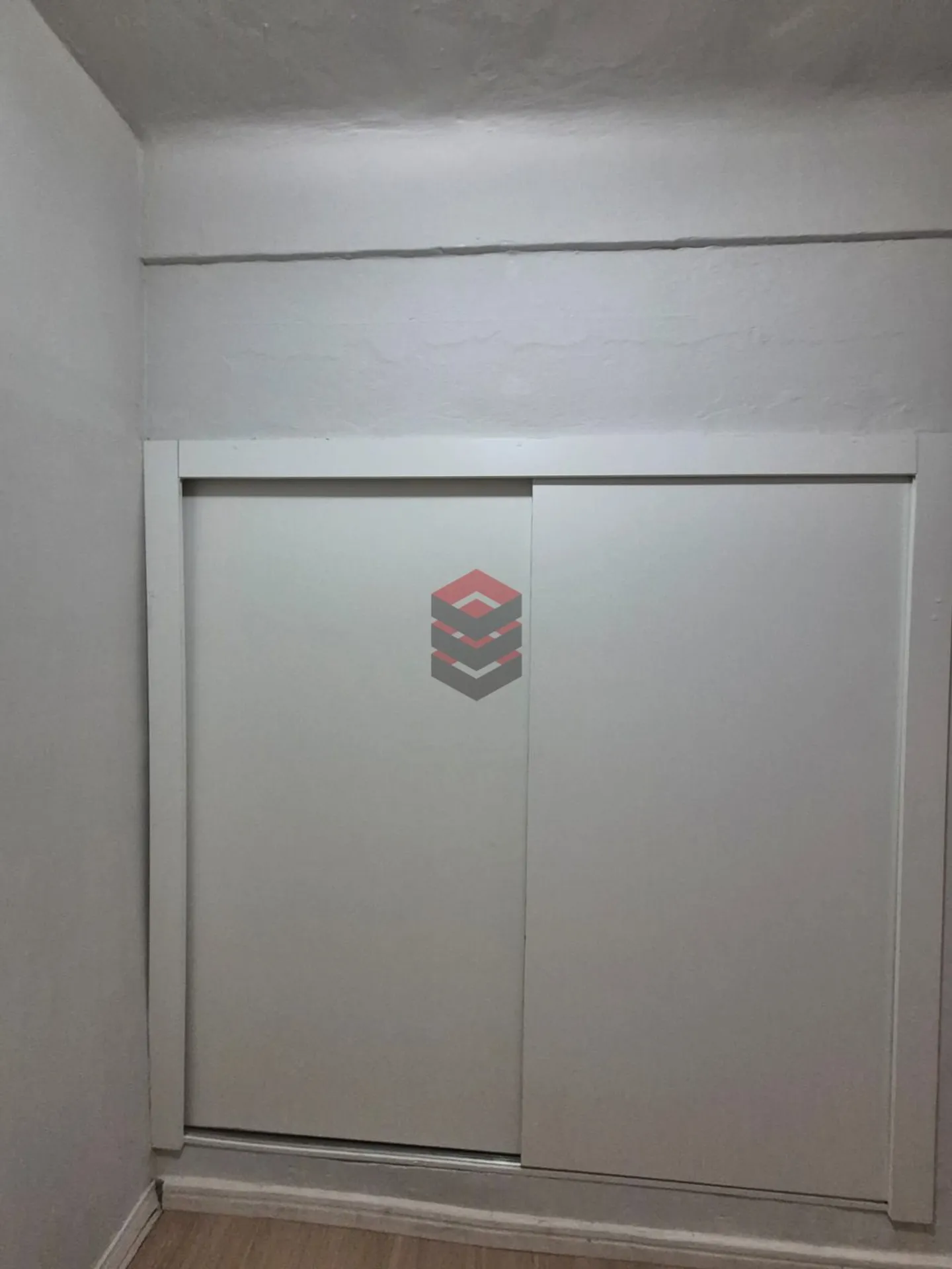 Wood or laminate floors in a one-bedroom apartment, 37 m² — photo 22