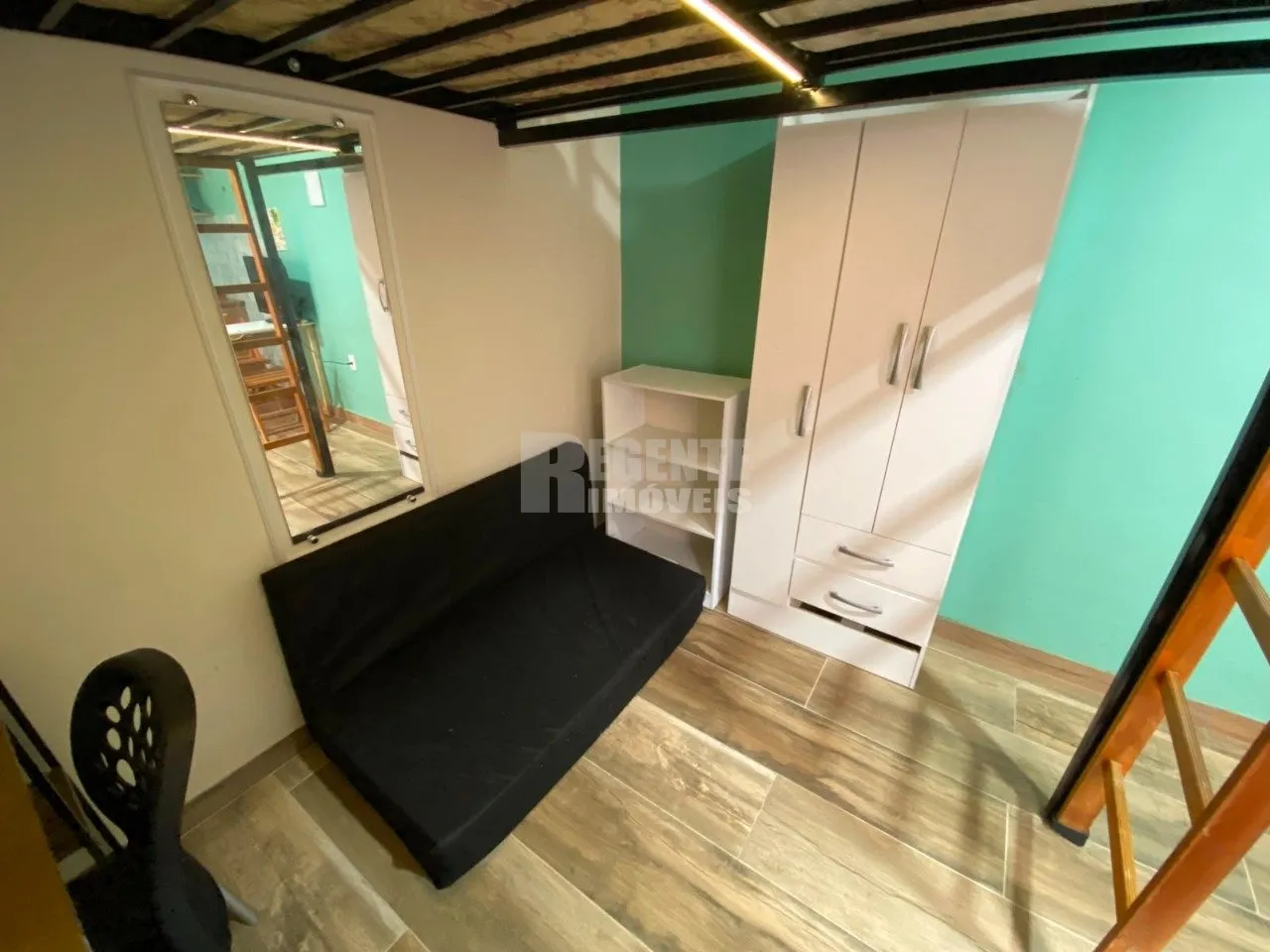 Kitnet amueblada de 18 m² con escritorio para trabajar — photo 2