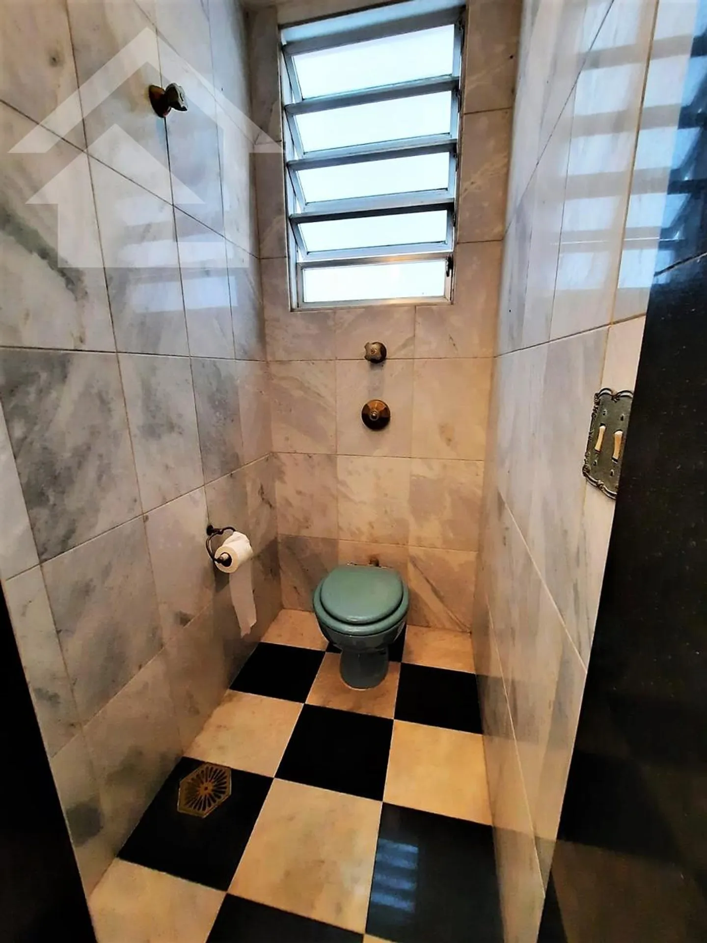525 m² apartment with a home office and a bathtub — photo 52