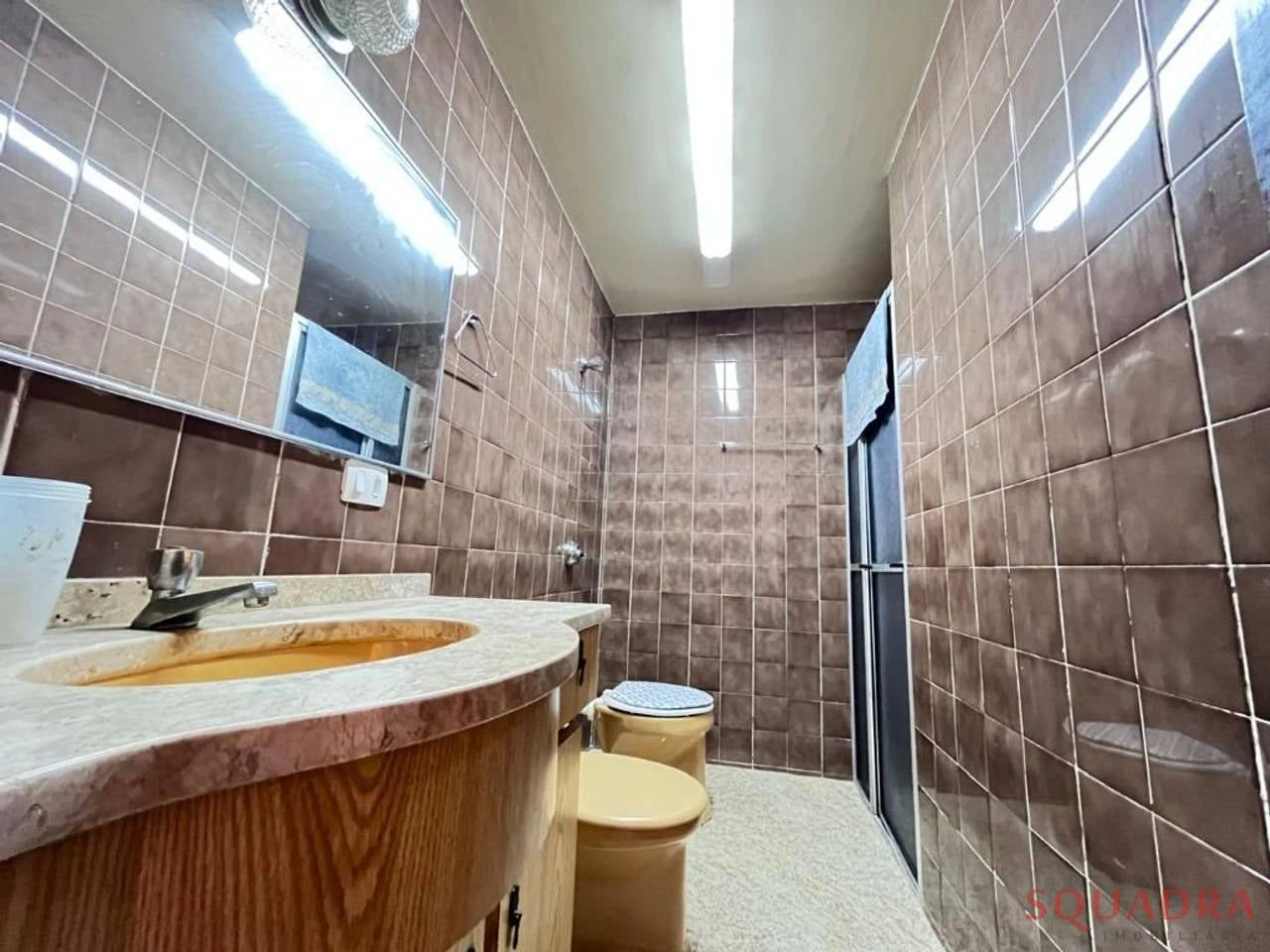 3-bedroom house with a bathtub in Curitiba — photo 21
