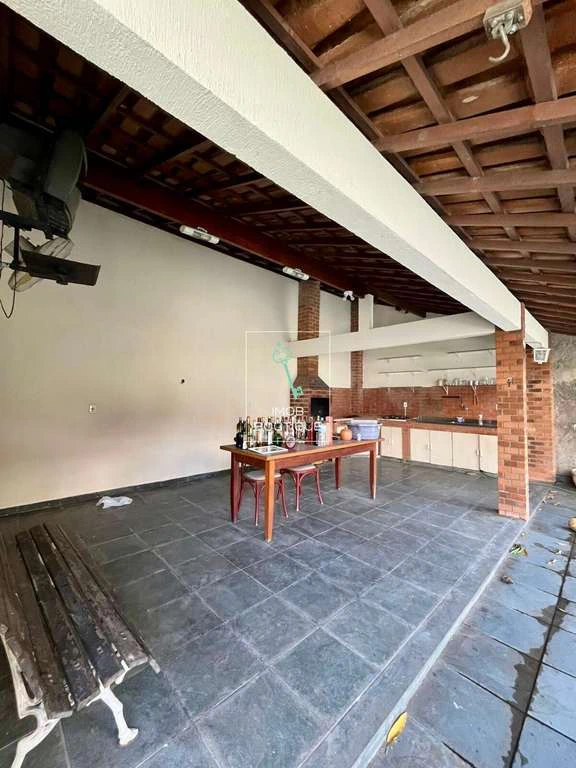 Casa de 5 dormitorios y 321 m² con oficina en casa — photo 25