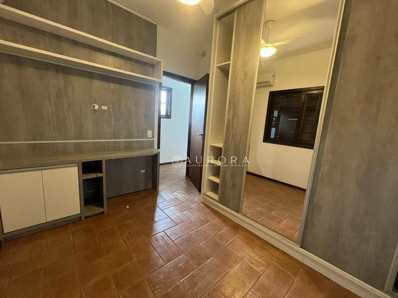 Casa de 4 dormitorios con cocina cerrada y cocina a gas — photo 21