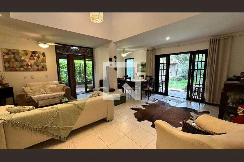 House with 5 bedrooms and open-plan kitchen, 300 m²