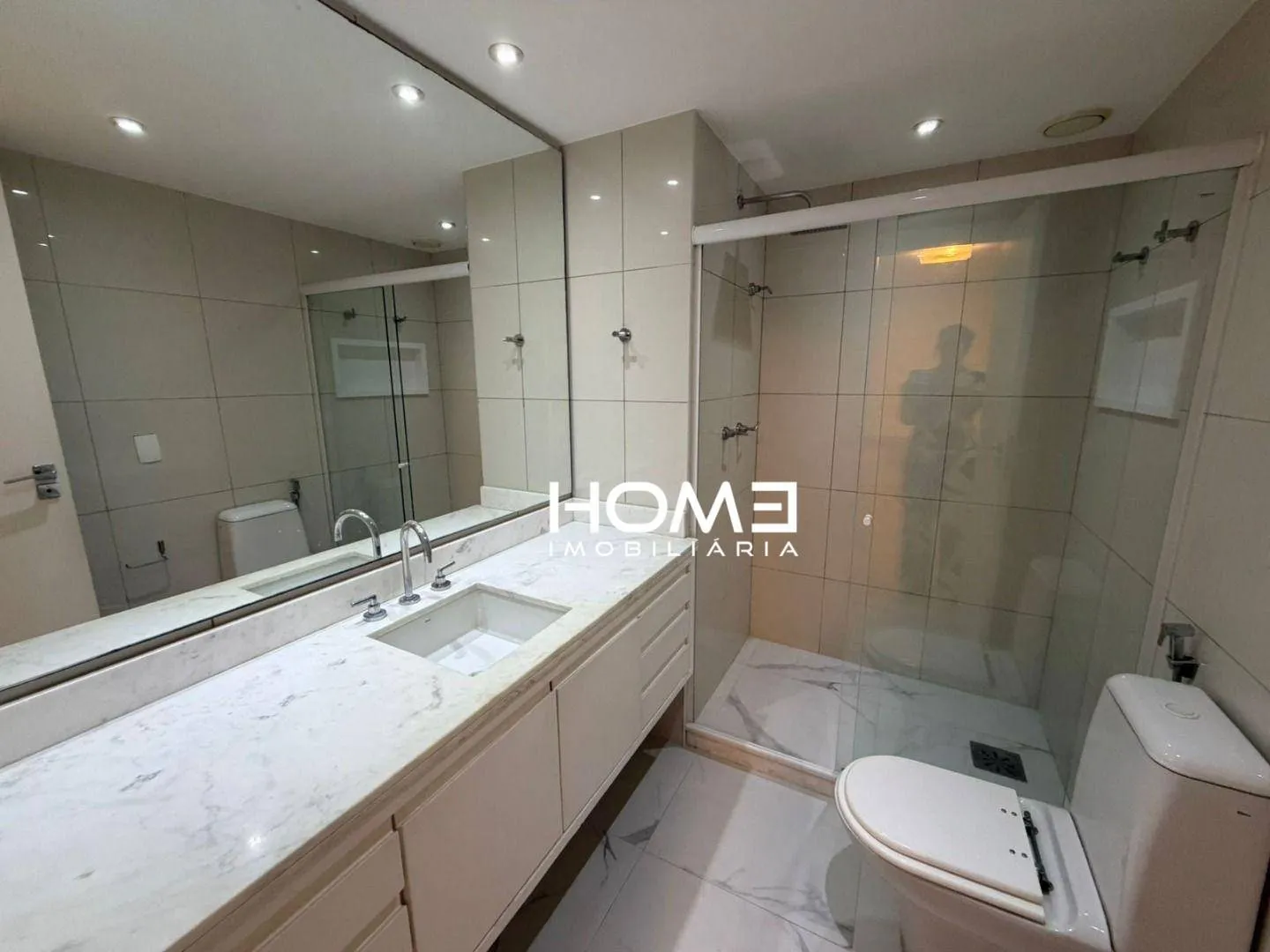 Furnished apartment, 365 m², with floor-to-ceiling windows — photo 27