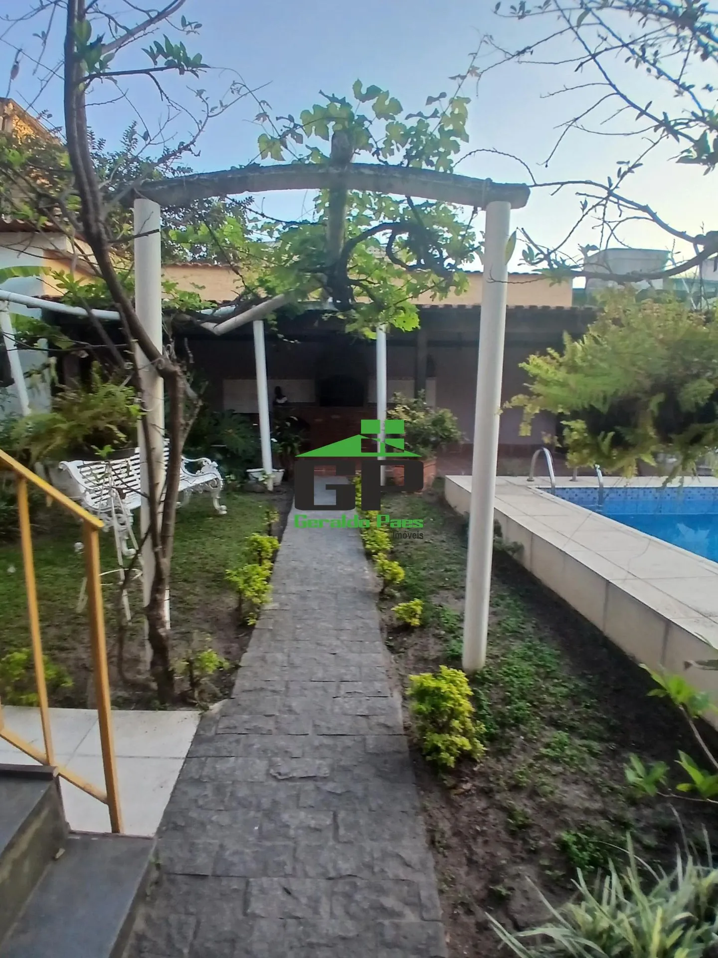 Casa de 349 m² com varanda gourmet e jardim — photo 24