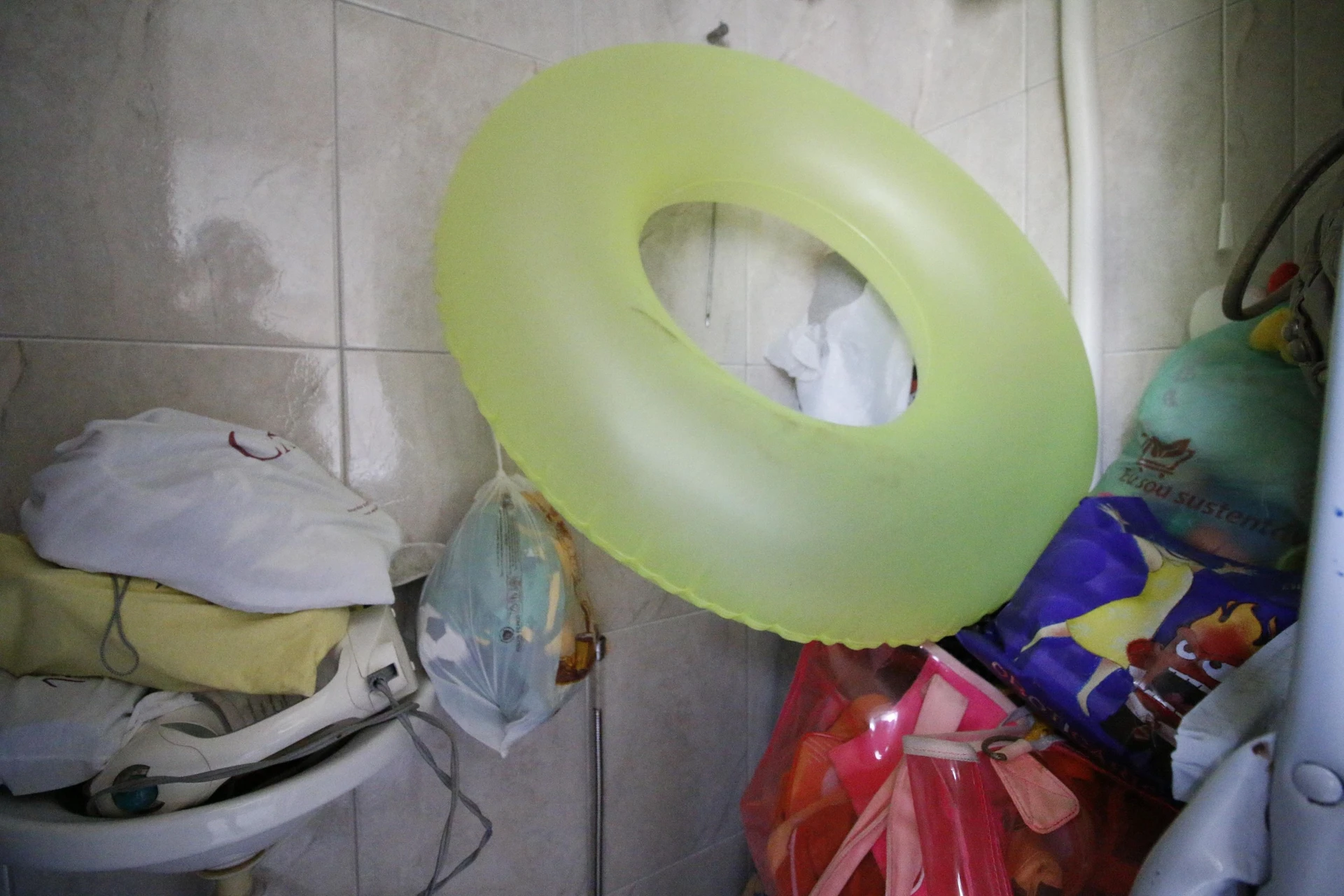 2-bedroom apartment in a building with a pool — photo 28
