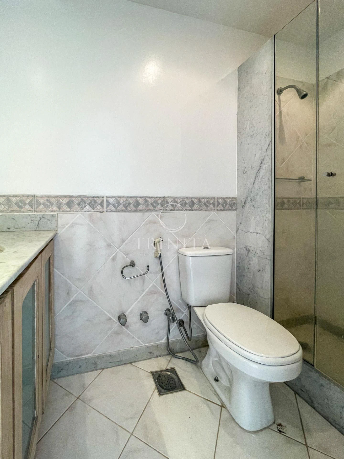 House for rent with 4 bedrooms and 5 bathrooms — photo 25
