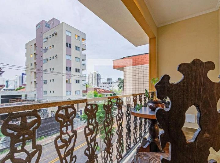 250 m² apartment with 3 bedrooms and open kitchen — photo 4