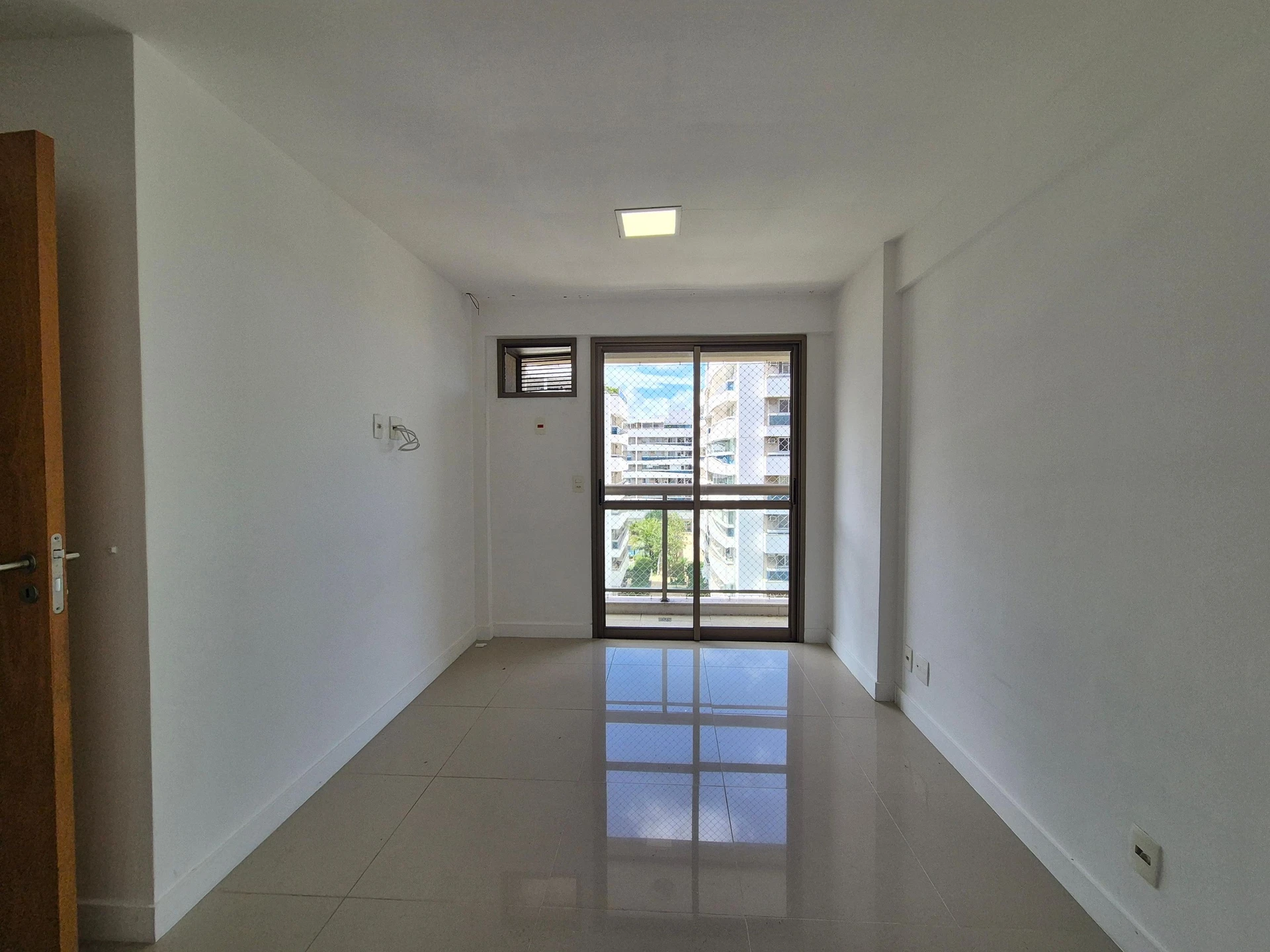 3-bedroom apartment with balcony and open-plan kitchen — photo 18