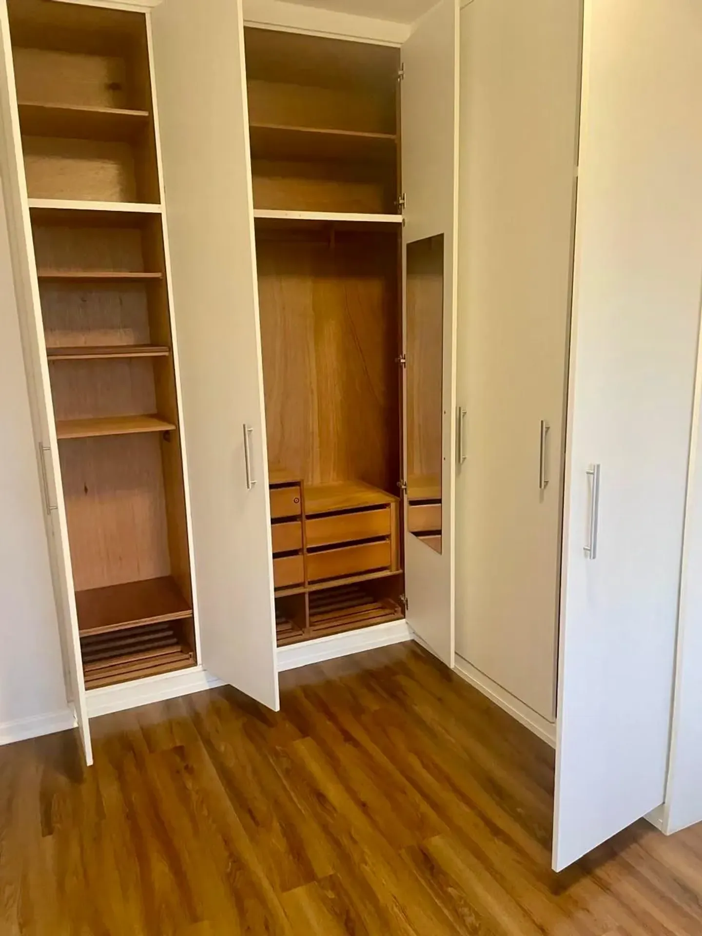 Apartment, 90 m², with wood or laminate floors — photo 16