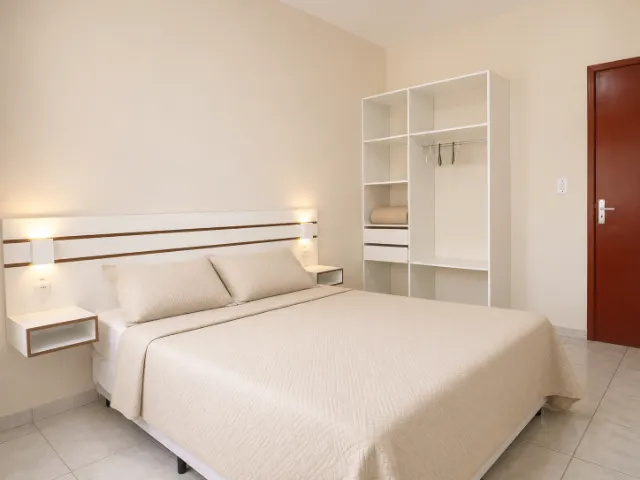 Apartamento amueblado con 2 dormitorios y ducha de vidrio — photo 5