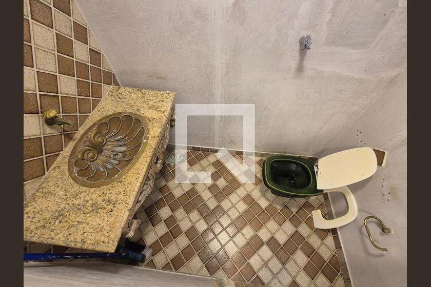 600 m² house with a washing machine and a home office — photo 3